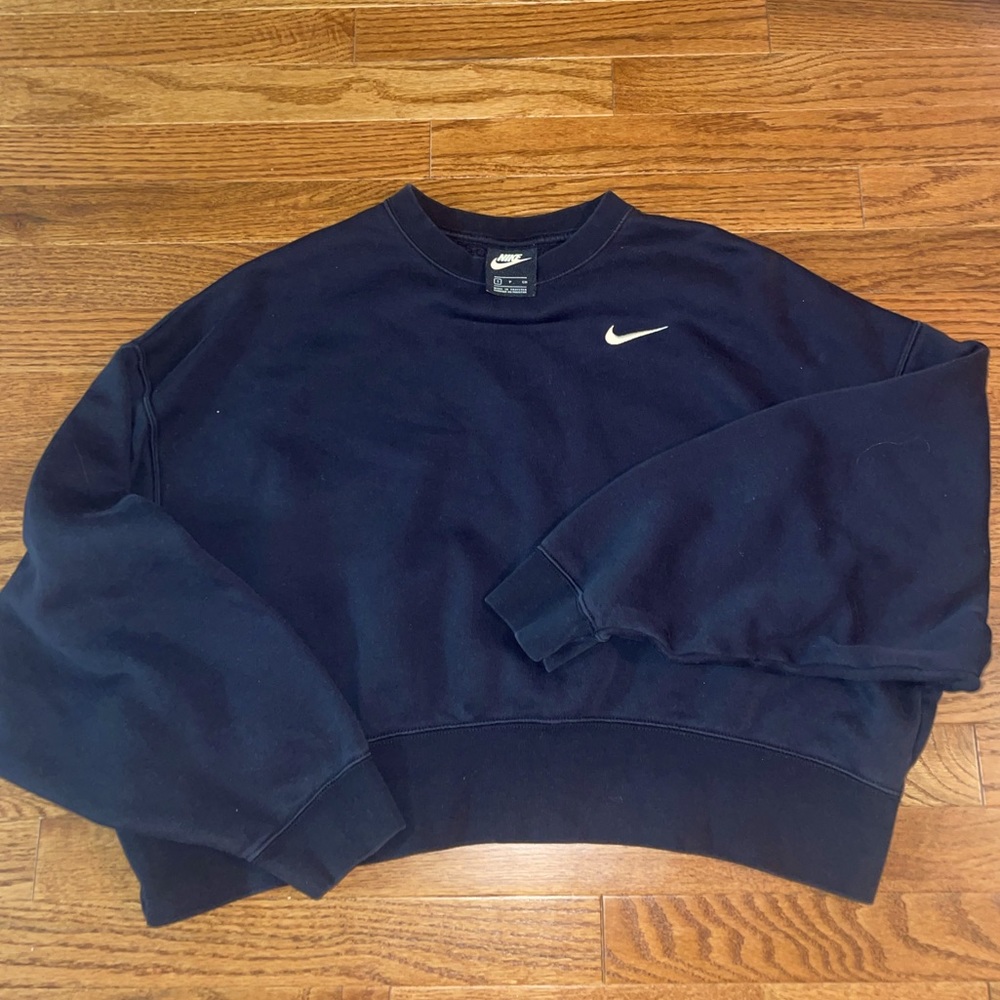 Cropped Nike Crewneck